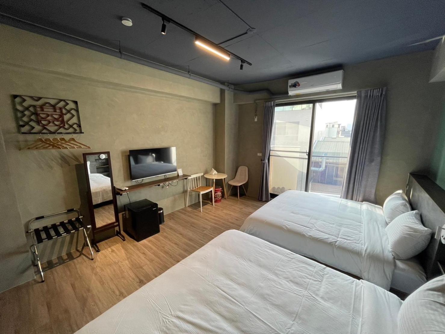 Long Lang Homestay Tainan Eksteriør bilde